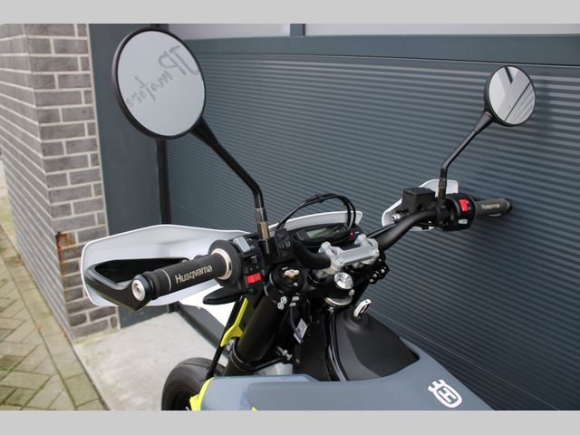 husqvarna - 701-supermoto