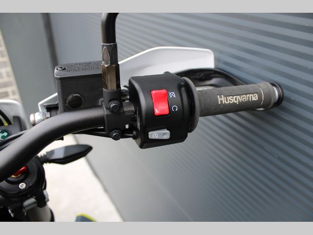 husqvarna - 701-supermoto