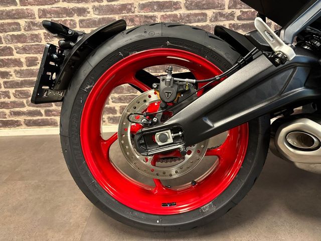 triumph - trident-660-triple-tribute-edition