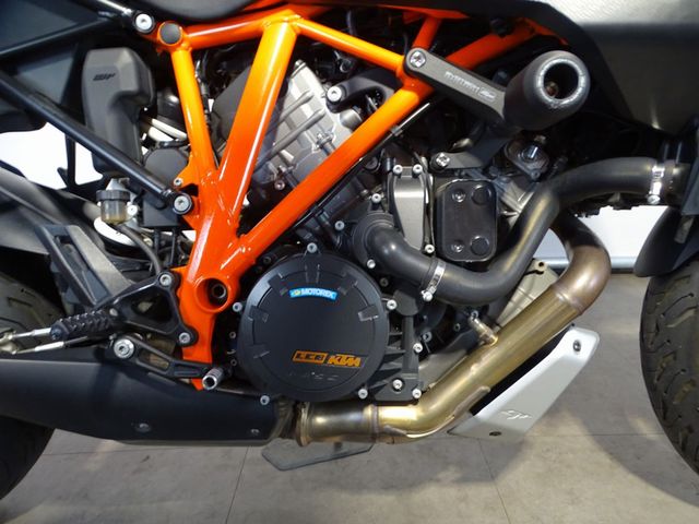 ktm - 1290-super-duke-gt