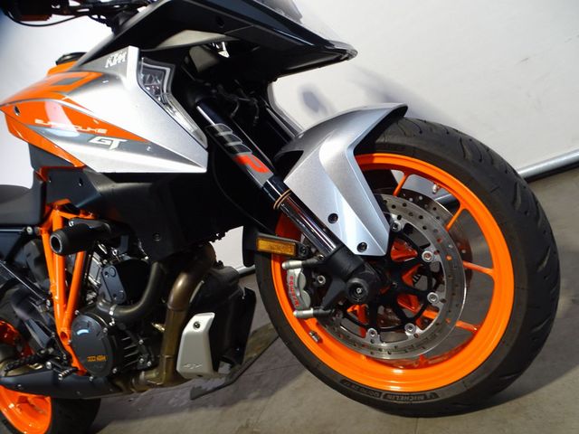 ktm - 1290-super-duke-gt