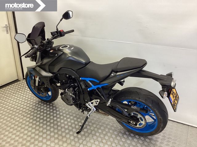 suzuki - gsx-8s