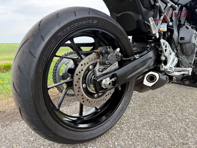 suzuki - gsx-8s