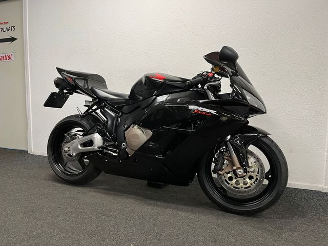honda - cbr-1000-rr-fireblade