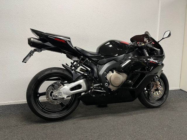 honda - cbr-1000-rr-fireblade