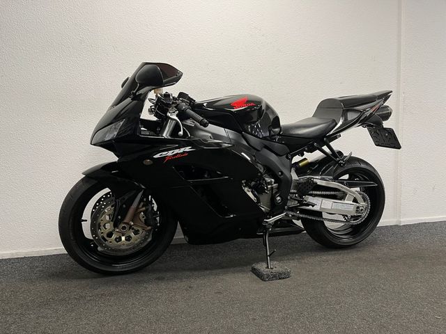honda - cbr-1000-rr-fireblade