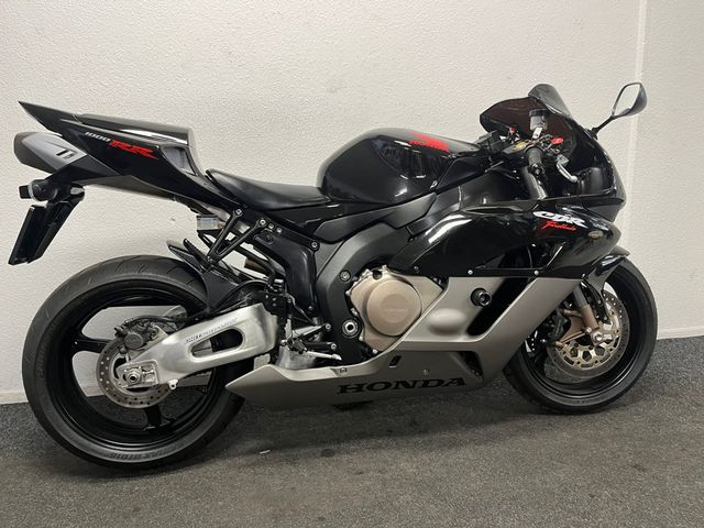 honda - cbr-1000-rr-fireblade