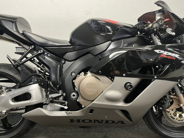 honda - cbr-1000-rr-fireblade