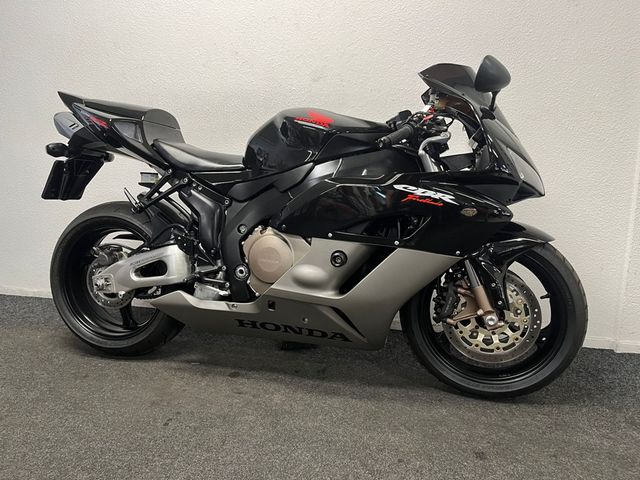 honda - cbr-1000-rr-fireblade