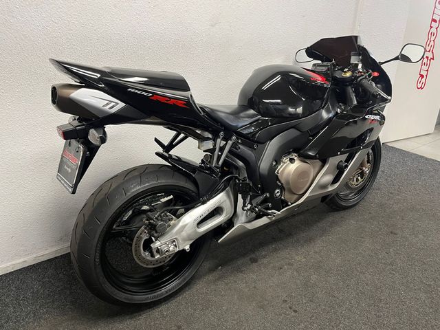 honda - cbr-1000-rr-fireblade