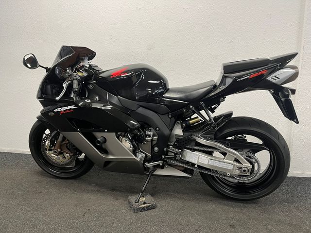 honda - cbr-1000-rr-fireblade