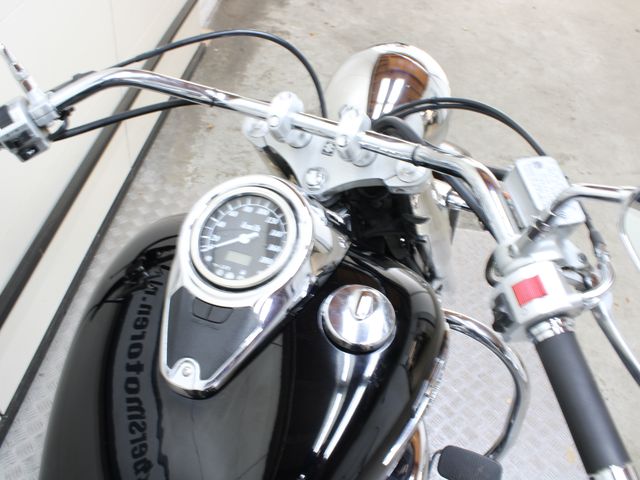 suzuki - intruder-c-800-classic