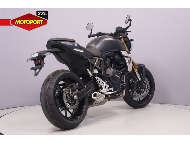 suzuki - gsx-8t