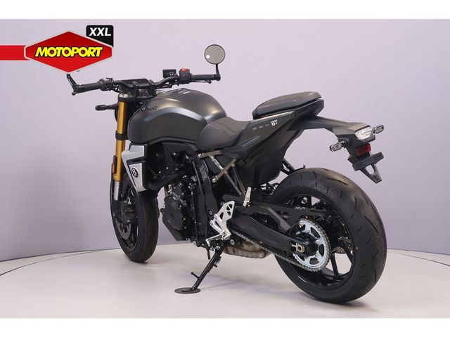 suzuki - gsx-8t
