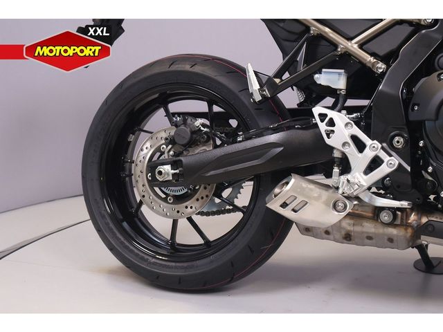 suzuki - gsx-8t