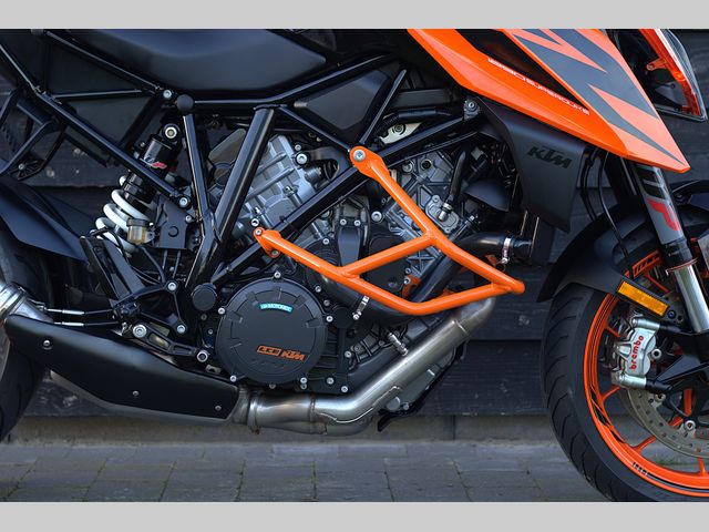 ktm - 1290-super-duke-r