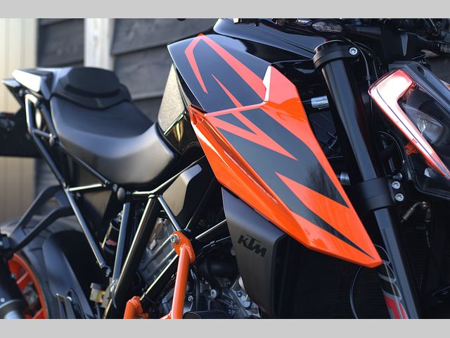 ktm - 1290-super-duke-r