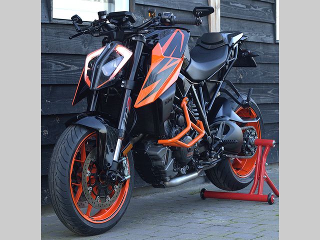 ktm - 1290-super-duke-r