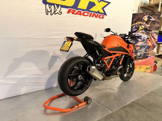 ktm - 1390-super-duke-r-evo