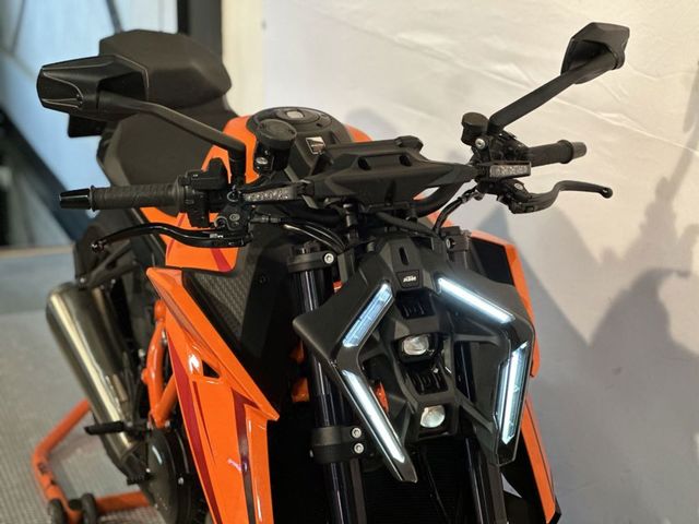 ktm - 1390-super-duke-r-evo
