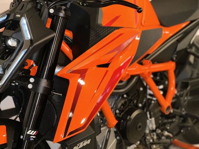 ktm - 1390-super-duke-r-evo