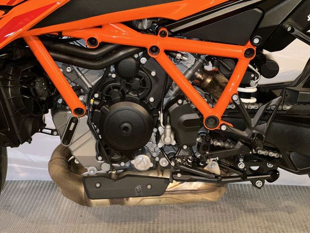 ktm - 1390-super-duke-r-evo