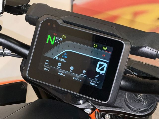 ktm - 1390-super-duke-r-evo