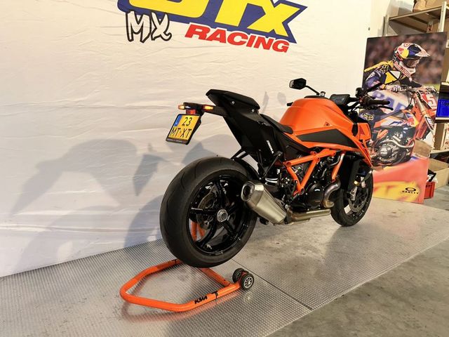 ktm - 1390-super-duke-r-evo