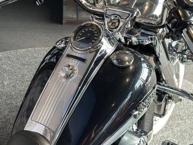 harley-davidson - road-king-classic-flhrci