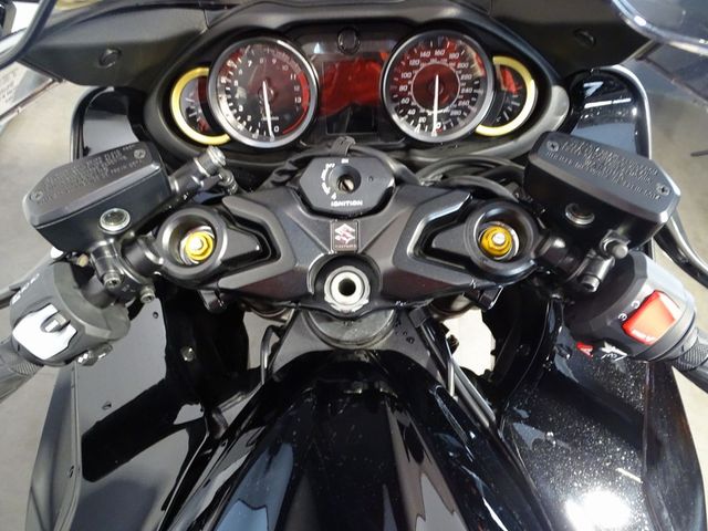 suzuki - gsx-r-1300-hayabusa