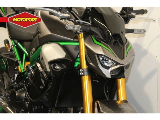 kawasaki - z900