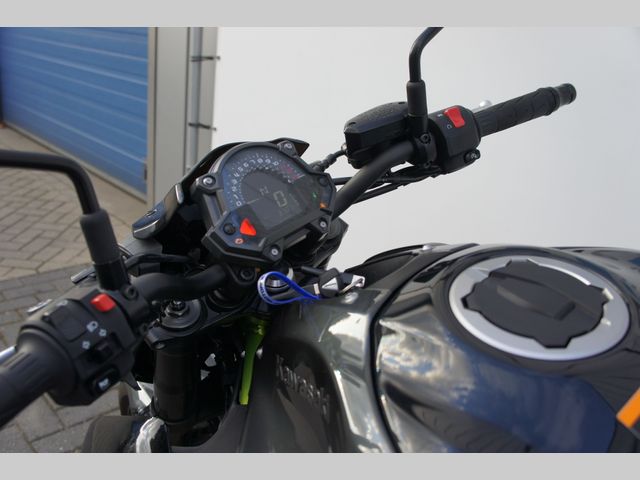 kawasaki - z900