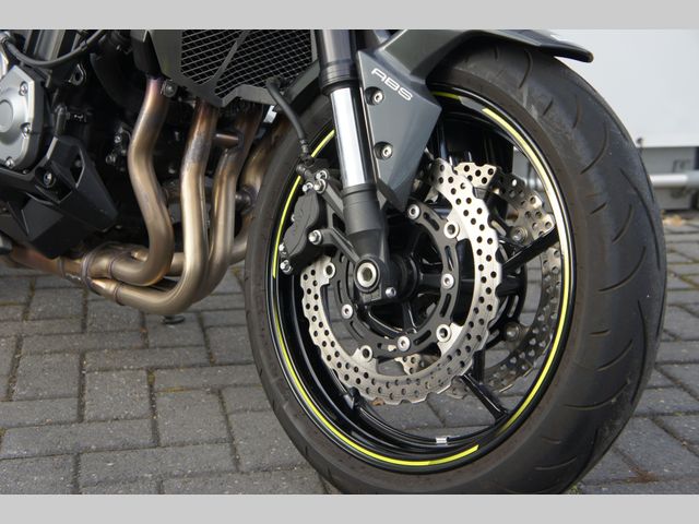 kawasaki - z900