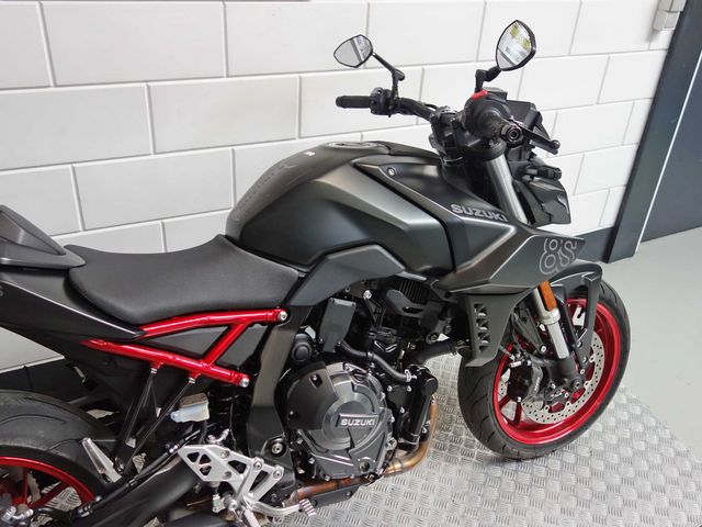 suzuki - gsx-8s