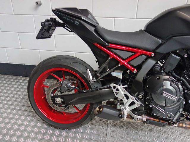 suzuki - gsx-8s