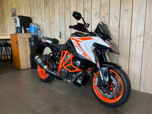 ktm - 1290-super-duke-gt