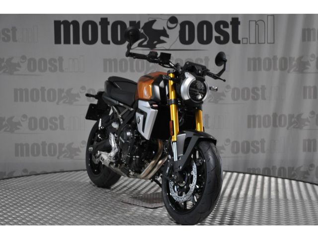 suzuki - gsx-8t
