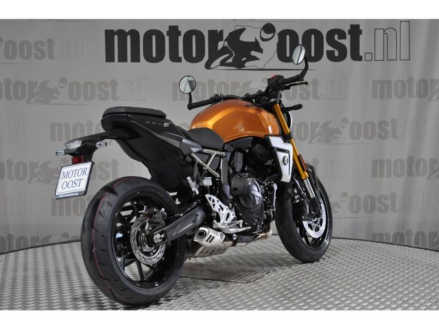 suzuki - gsx-8t
