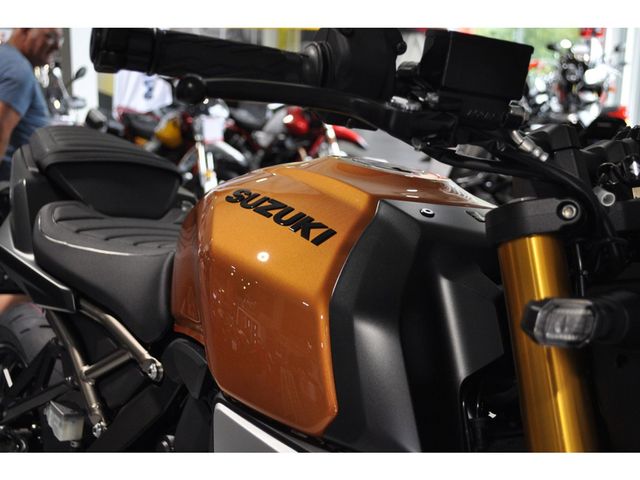 suzuki - gsx-8t