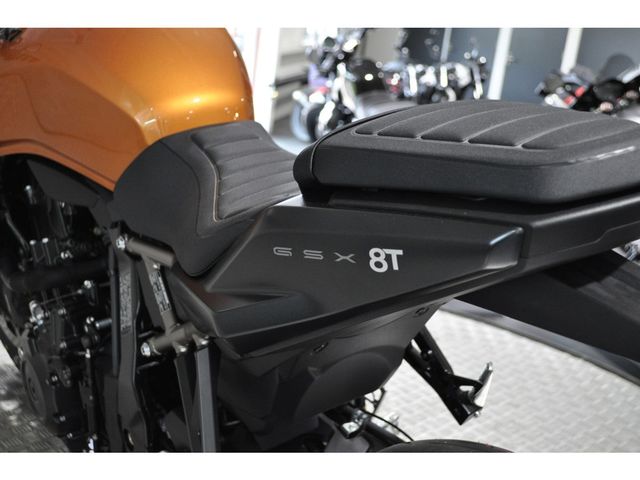 suzuki - gsx-8t