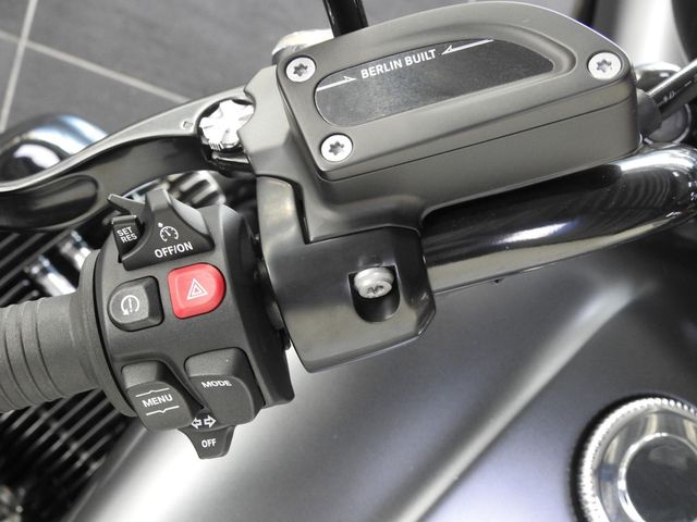 bmw - r-18-rocktane
