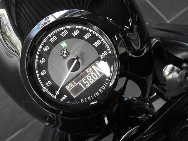 bmw - r-18-rocktane