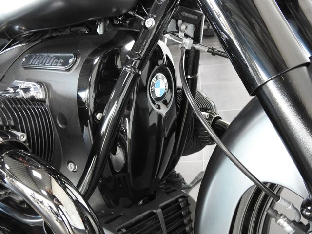 bmw - r-18-rocktane