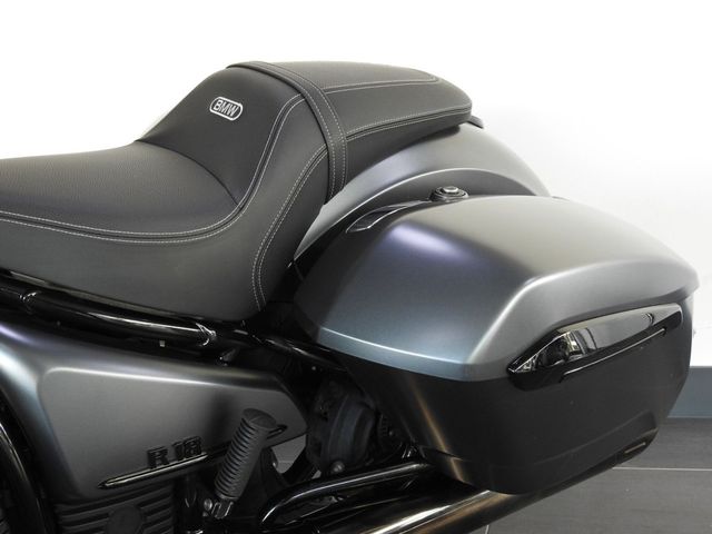 bmw - r-18-rocktane