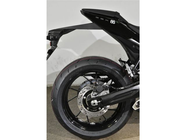 suzuki - gsx-8s
