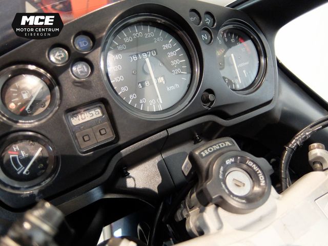 honda - cbr-1100--xx-super-blackbird