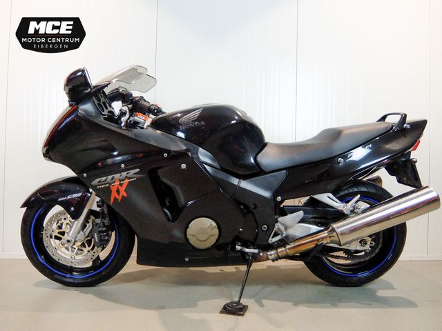 honda - cbr-1100--xx-super-blackbird