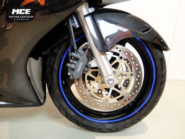 honda - cbr-1100--xx-super-blackbird