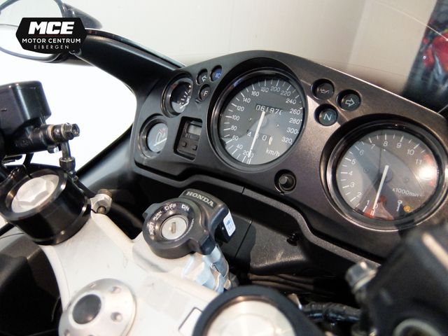 honda - cbr-1100--xx-super-blackbird