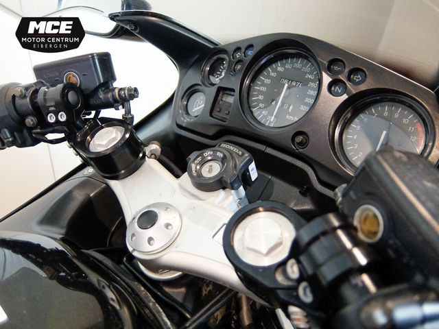 honda - cbr-1100--xx-super-blackbird